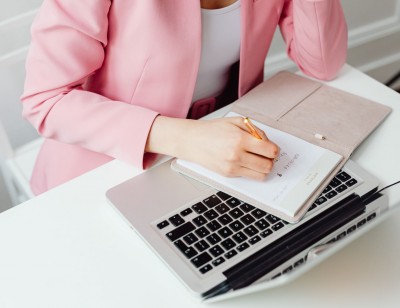 Докладніше про Адміністратор салону краси / косметологічної клініки. ОНЛАЙН + ВІДЕО