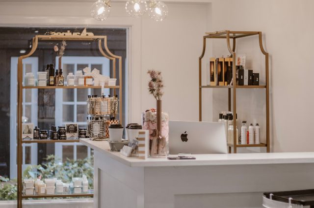 Як вигідно відкрити салон краси